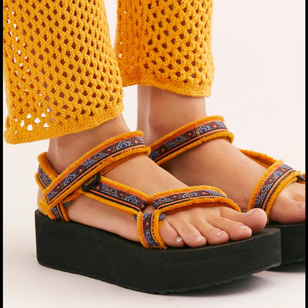 NEW Teva Platform Sandals - Universal Maressa - Apricot size 5